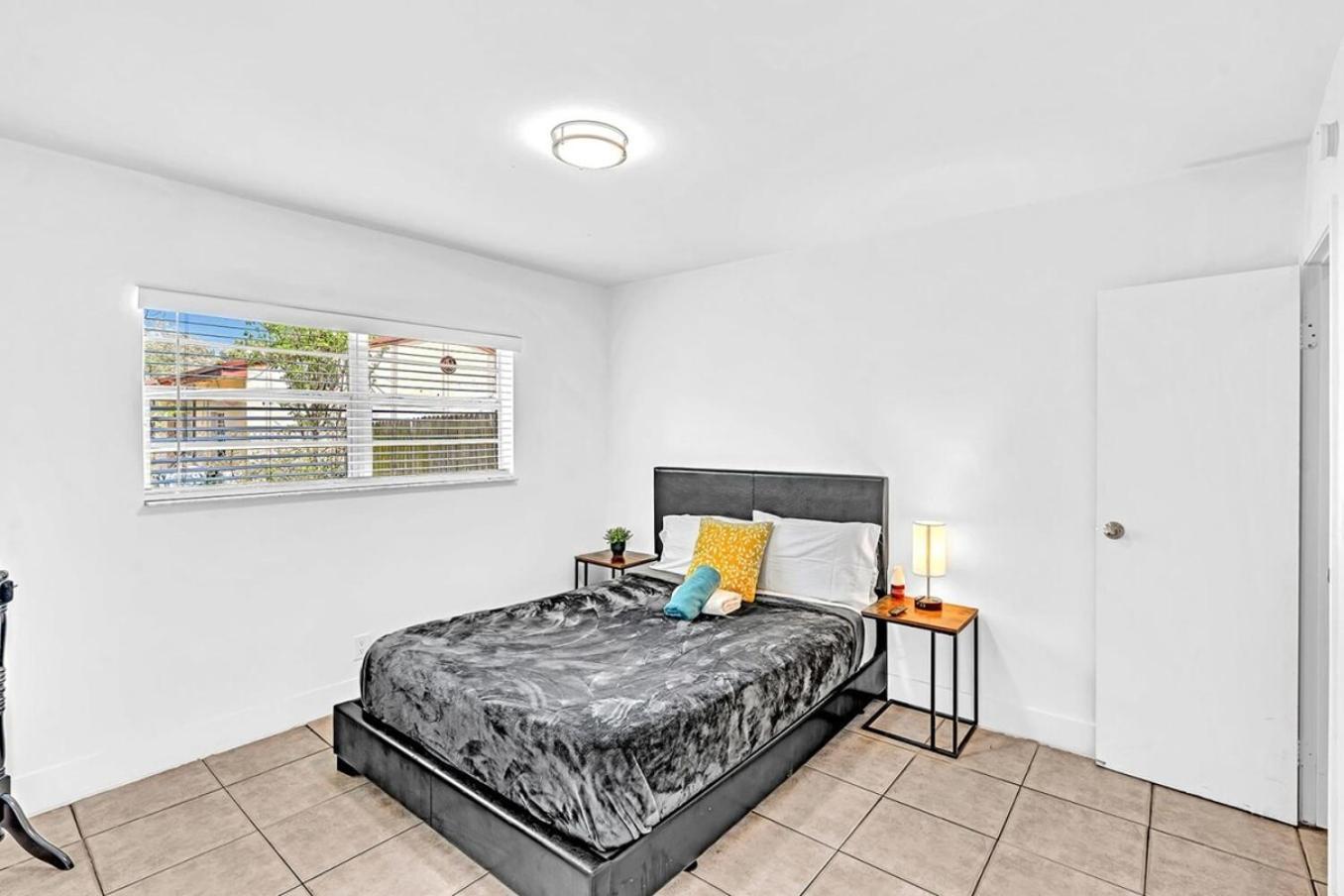 Modern 2Br Oasis Mins To Beach & Casino Db2 デイニア・ビーチ エクステリア 写真