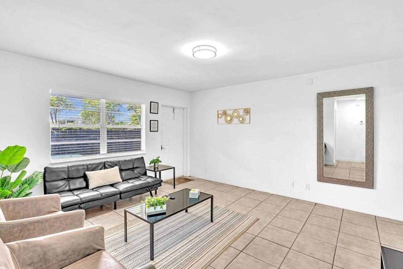 Modern 2Br Oasis Mins To Beach & Casino Db2 デイニア・ビーチ エクステリア 写真