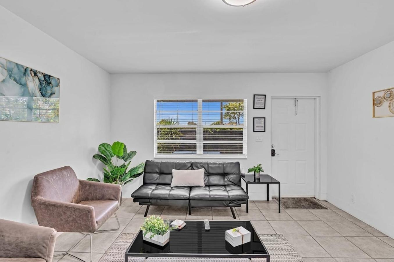 Modern 2Br Oasis Mins To Beach & Casino Db2 デイニア・ビーチ エクステリア 写真