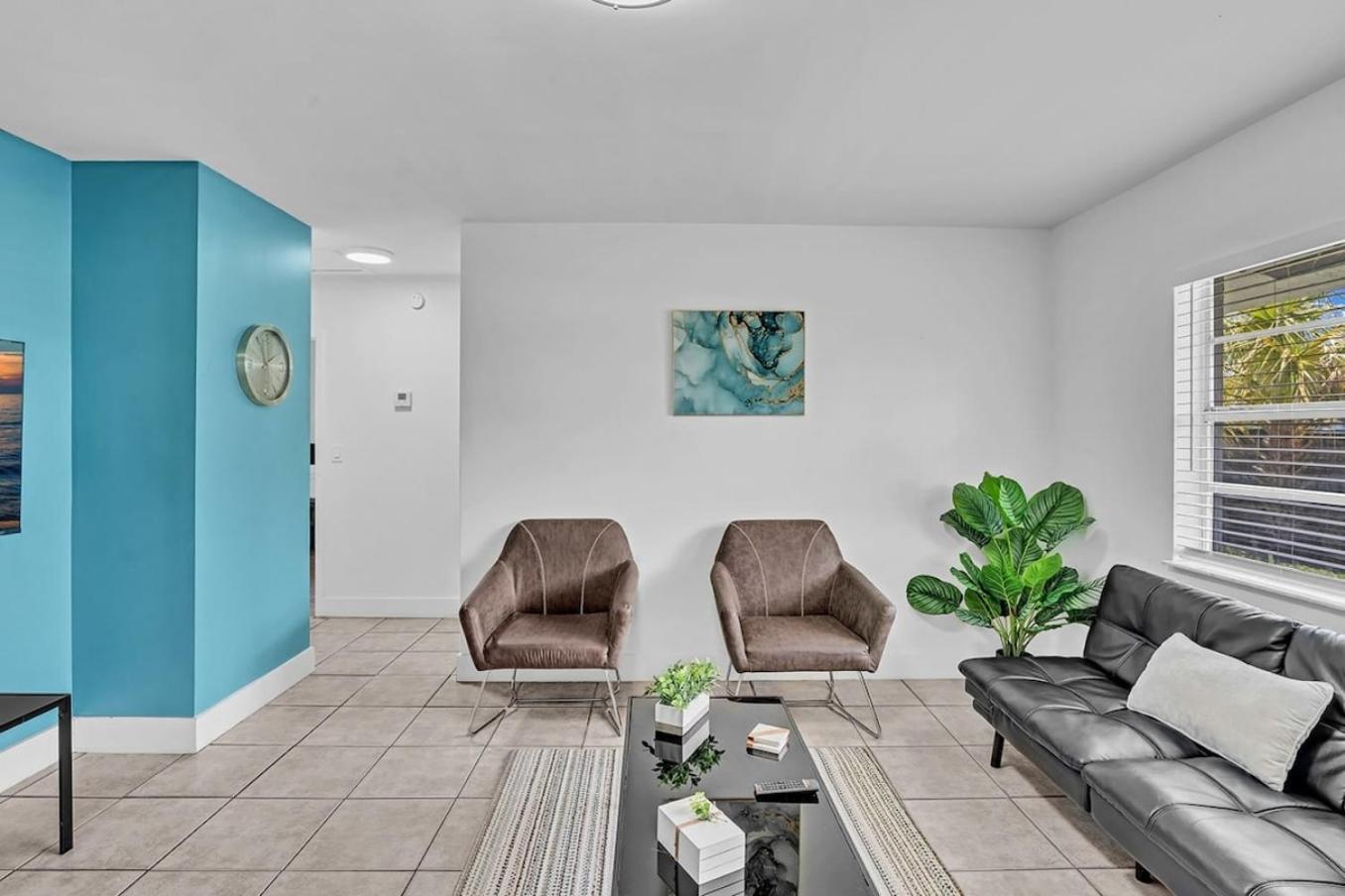 Modern 2Br Oasis Mins To Beach & Casino Db2 デイニア・ビーチ エクステリア 写真